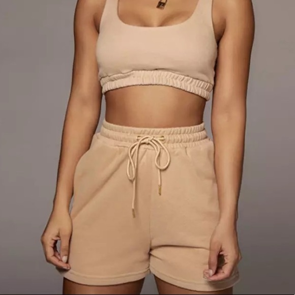 Two piece casual sports wear. Crop top and draw string pants set. - Picture 3 of 3